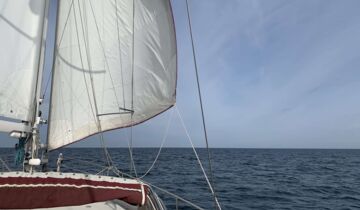 Mit gesetzten Segeln über die Ostsee an Bord der "Filia Maris"