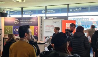 Interessierte auf der Jobmesse