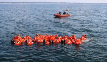 Rettungsübung im Wasser